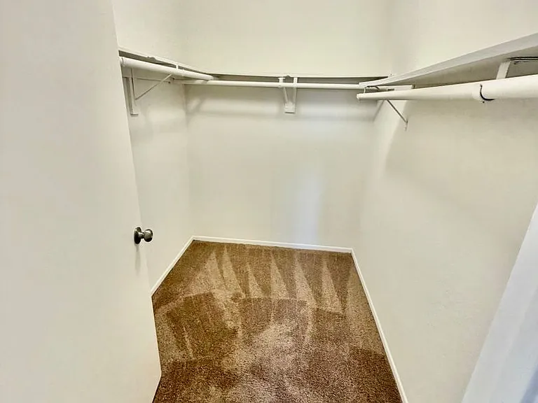 Lassen Apartments — Photo 24