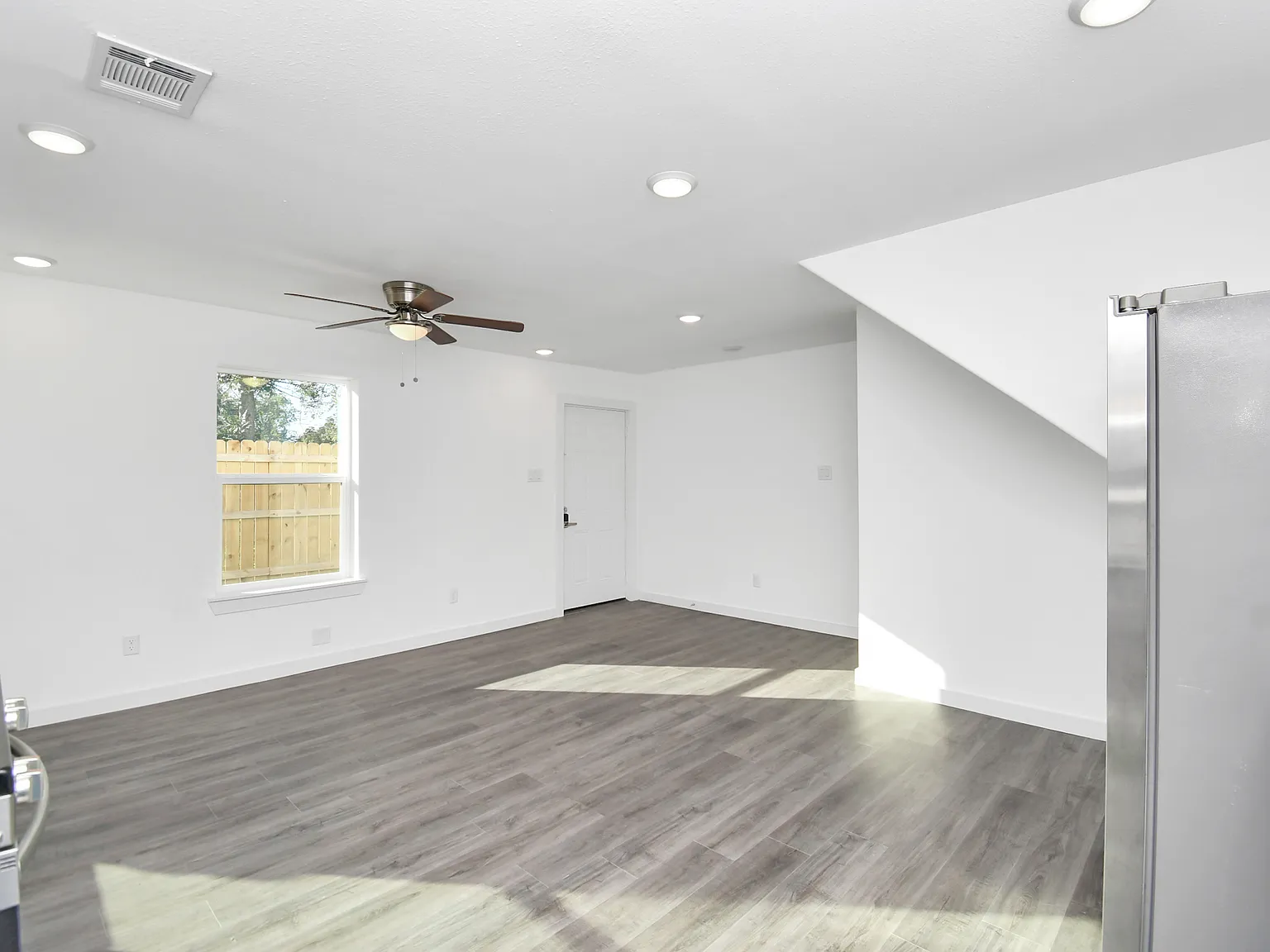 6303 Sandra St — Photo 3