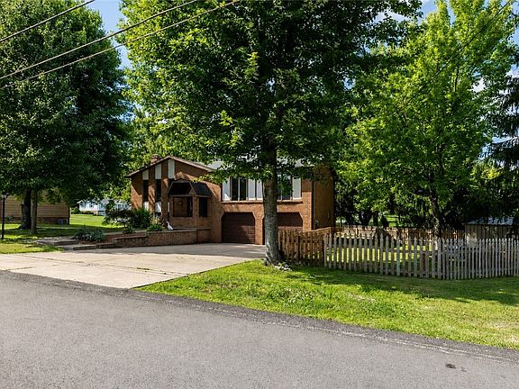 2nd image of 37 Rebecca Ave