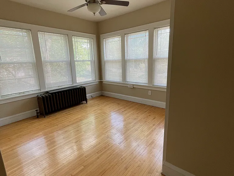 Bedroom (room 1)
