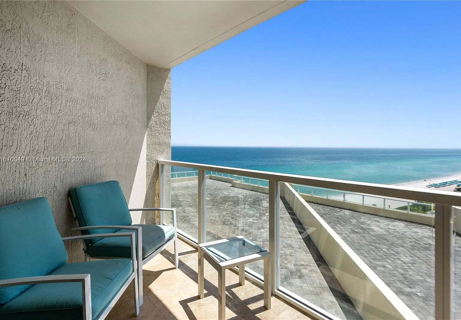 La Perla Condo — Photo 1