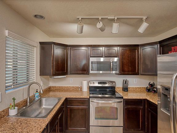 3rd image of 10332 W Hilton Ave