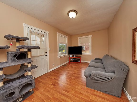 5th image of 1149 Hewitt Avenue