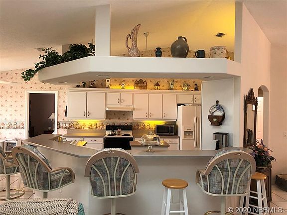 3rd image of 3304 Queen Palm Dr