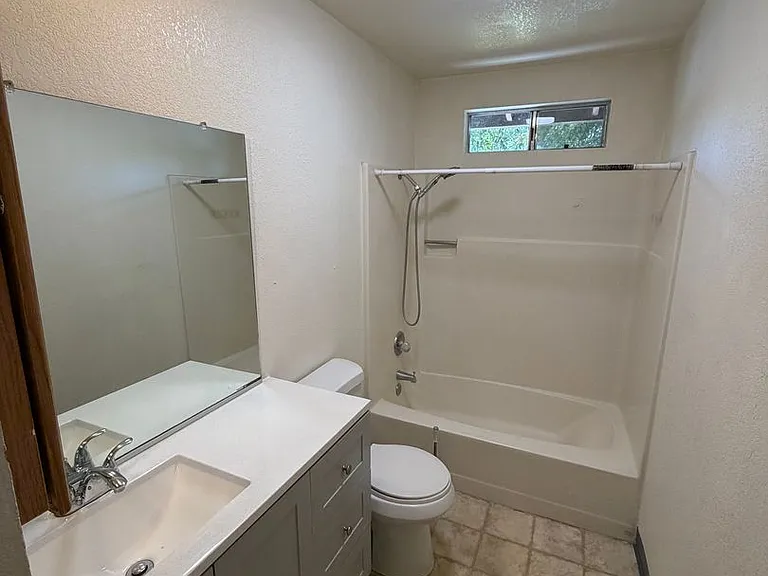 1448 Warner St — Photo 32