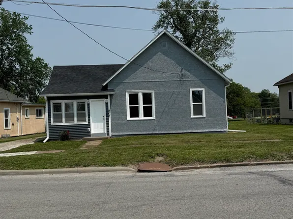 808 S Clinton St, Albia, IA 52531