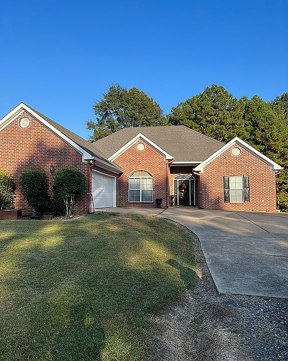 1st image of 125 Oak Hill Dr