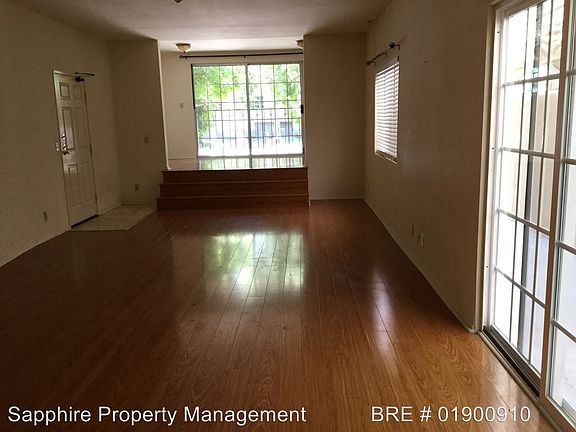 3rd image of 11482 Moorpark St APT 01
