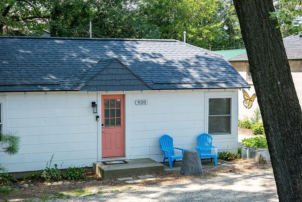 2 bed, 570 sqft, $1,600 — Photo 2