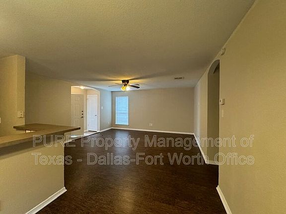 3rd image of 1301 Briarwood Dr