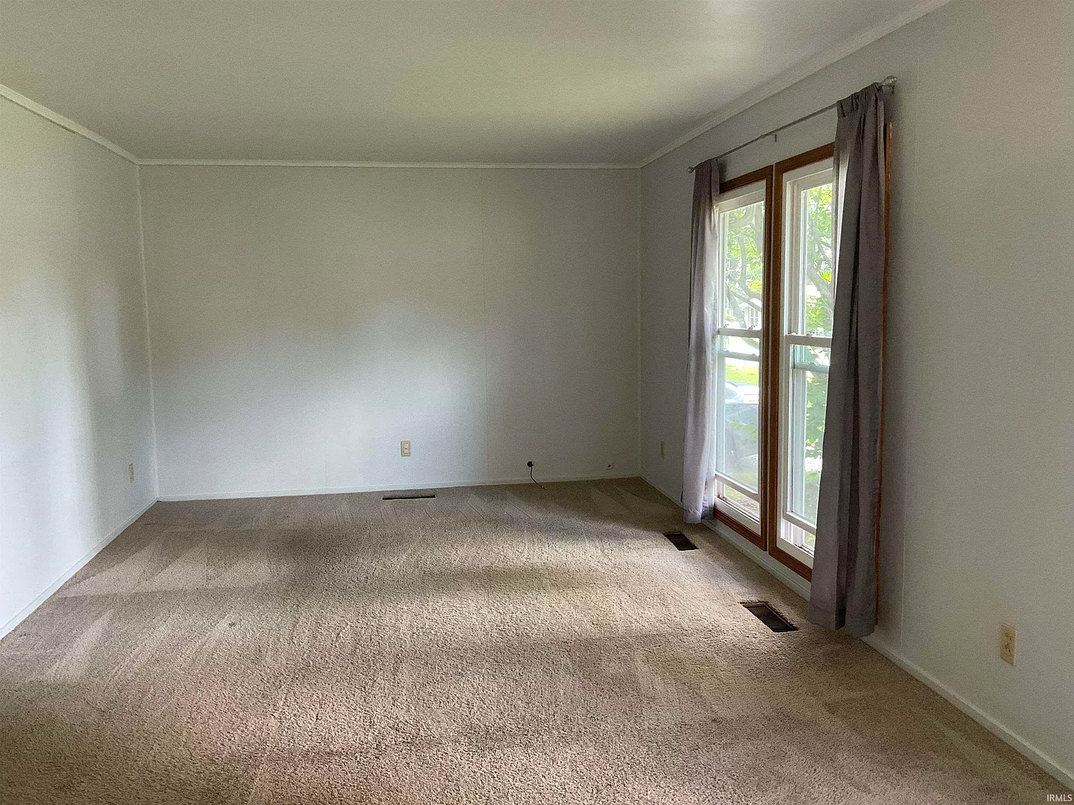 3 bed, 1.0 bath, 960 sqft, $1,200 — Photo 2
