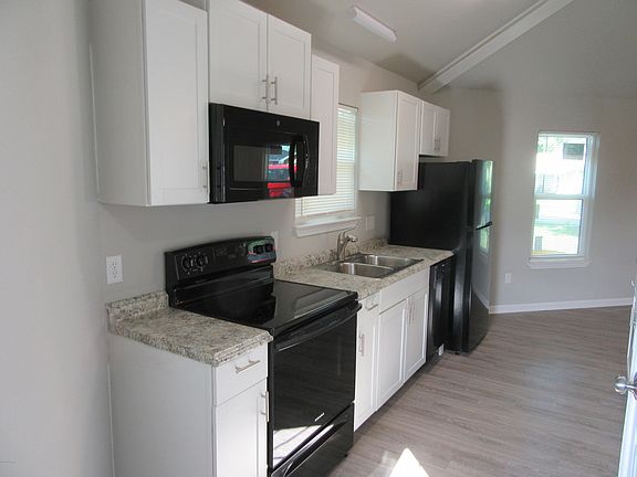 4th image of 1302 Grace Ave APT A