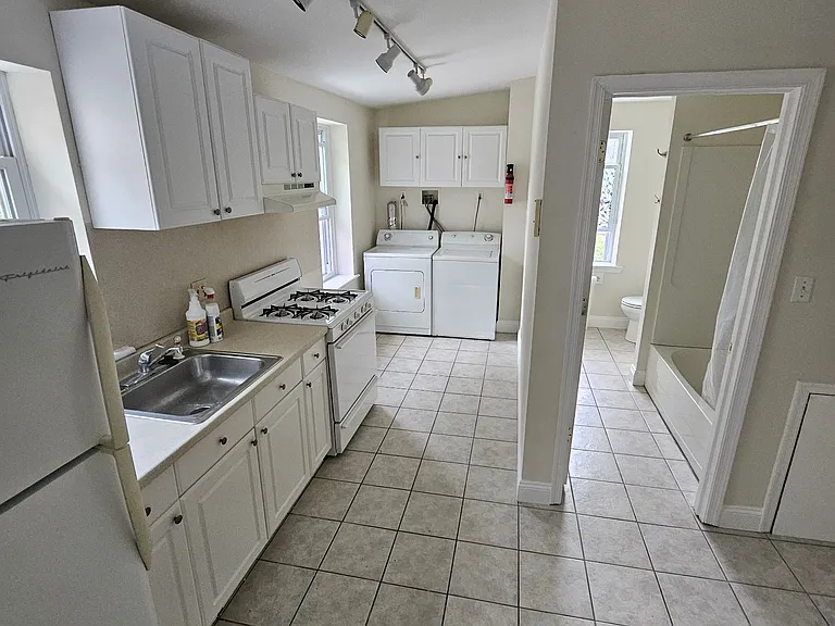 358 Washington Ave — Photo 2