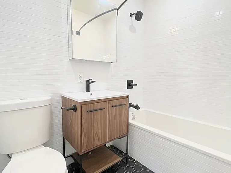 2112 Regent Pl #2W — Photo 4