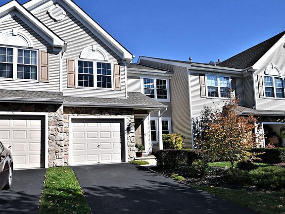 2nd image of 410 Mahogany Walk