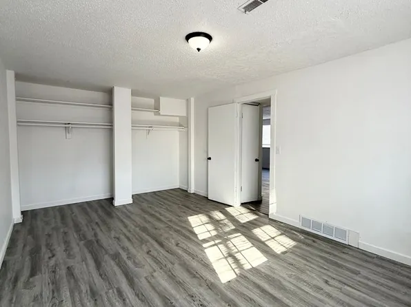 Colonial Court, 4918 Ames Ave APT 13, Omaha, NE 68104