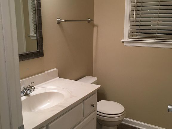 5th image of 303 Marys Oak Dr