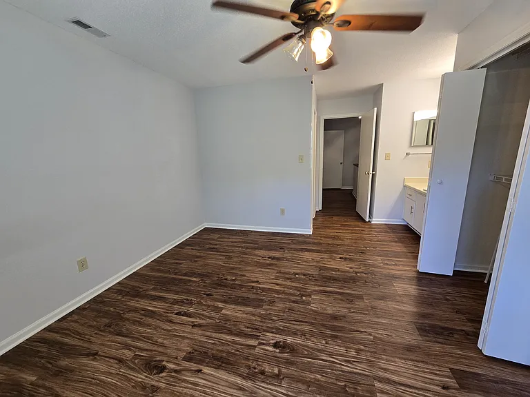 117 Kingsbury Dr — Photo 42