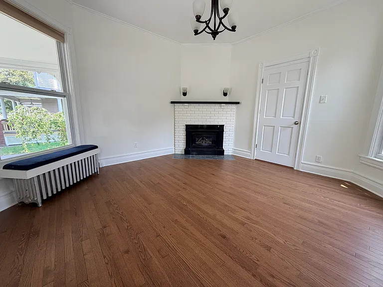 447 Glen St #1 — Photo 7