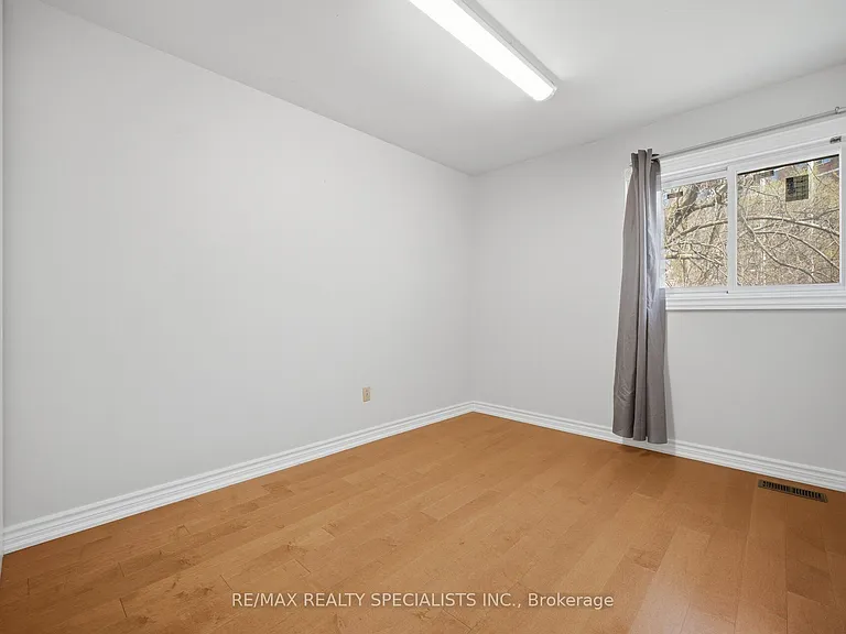 701 Burnhamthorpe Rd #106 — Photo 34