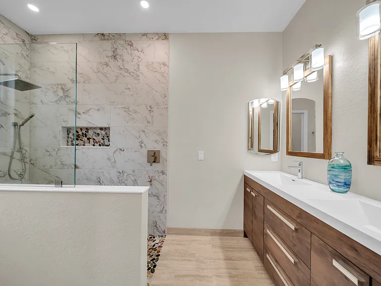1358 Hedgewood Cir — Photo 19