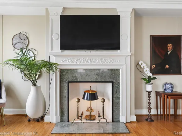 15 E Kirby St APT 810, Detroit, MI 48202