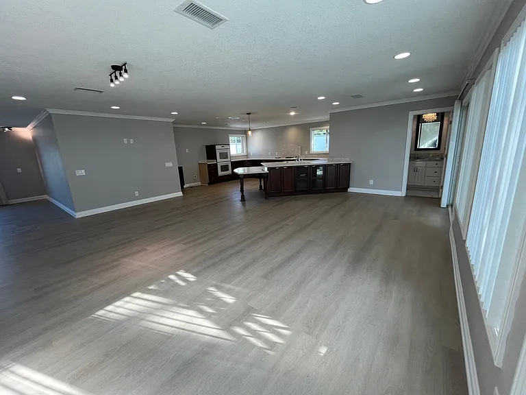 407 N Clinton St — Photo 15