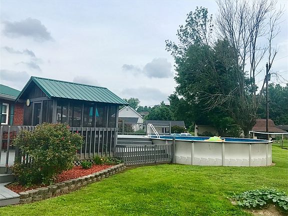 3rd image of 38 Hitchcock Dr