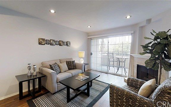 2nd image of 535 W 4th St APT 208