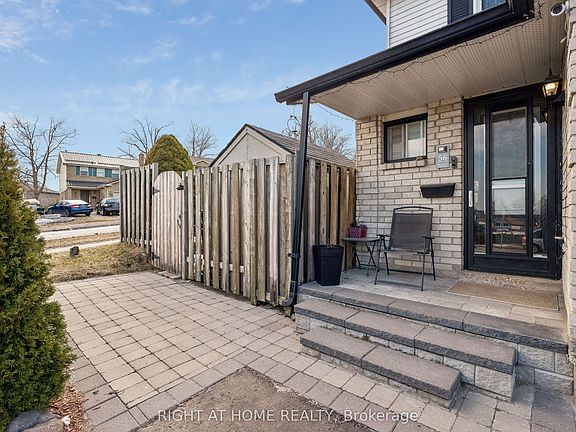 4th image of 56 Hemingway Cres