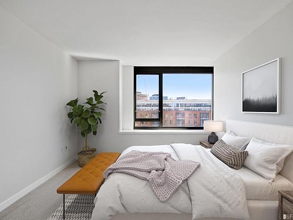 5th image of 250 King St Unit 572