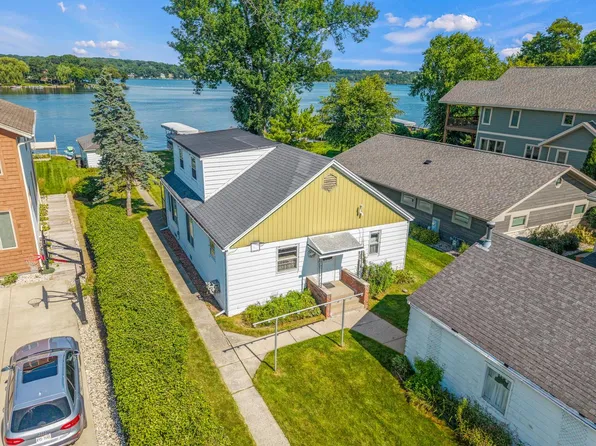 N28W27564 Peninsula DRIVE, Pewaukee, WI 53072