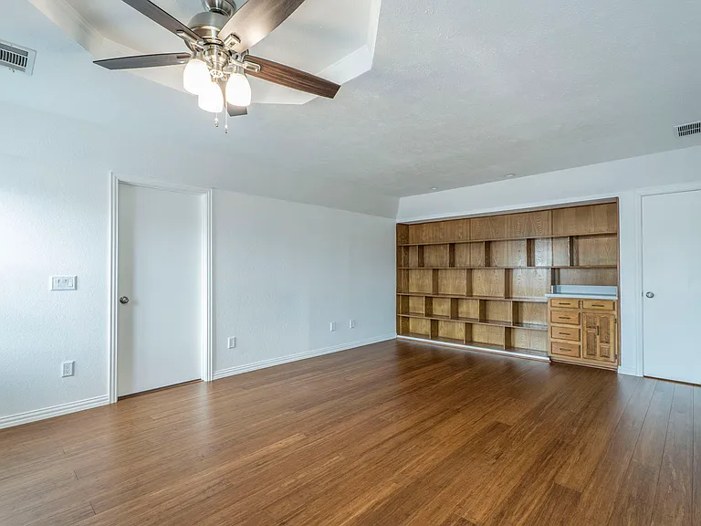 3300 Wells Dr — Photo 10
