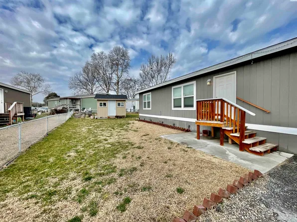 203106 E Bowles Rd Trailer 56, Kennewick, WA 99337