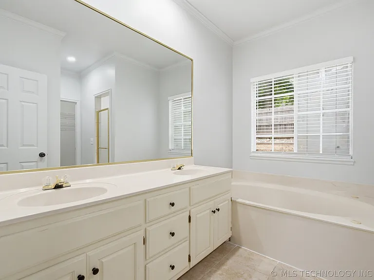 3027 E 89th Pl S — Photo 16