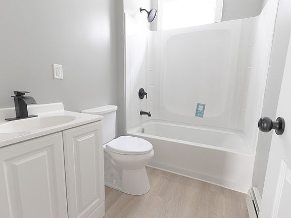 5th image of 54 Laurel St #1