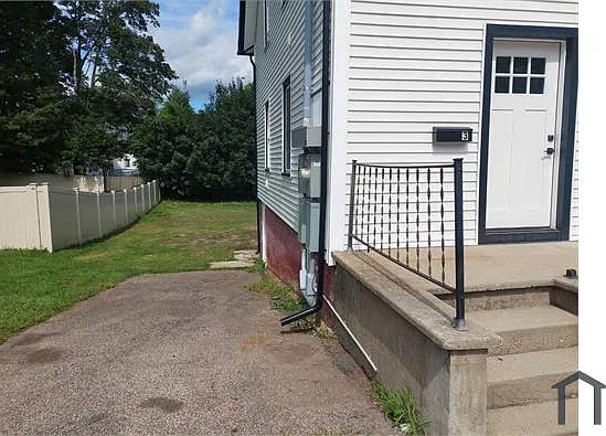 4 bed, 1400 sqft, $2,545 — Photo 2