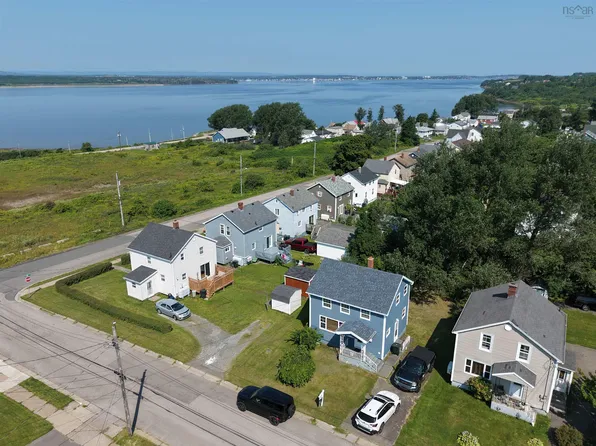 73 Taylor St, Cape Breton, NS B1N 2W5