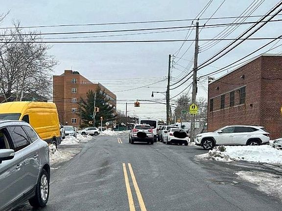 Exterior Neighborhood (street photo)