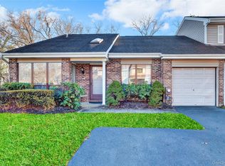 248 Pond View Lane, Smithtown, NY 11787