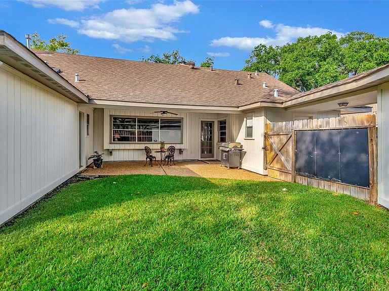 18623 Prince William Ln — Photo 43