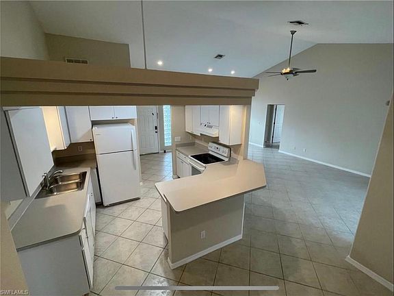 2nd image of 309 SE 24th St