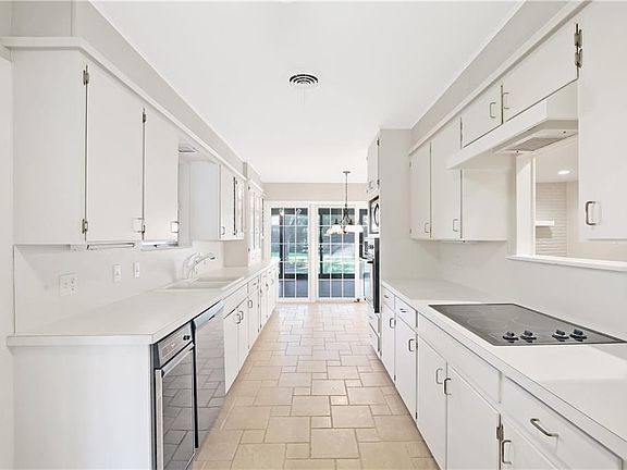 4th image of 5705 Wedgmont Cir N