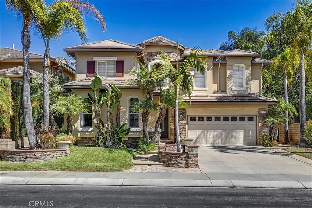 5 bed, 4.5 bath, 3636 sqft, $7,950 — Photo 1