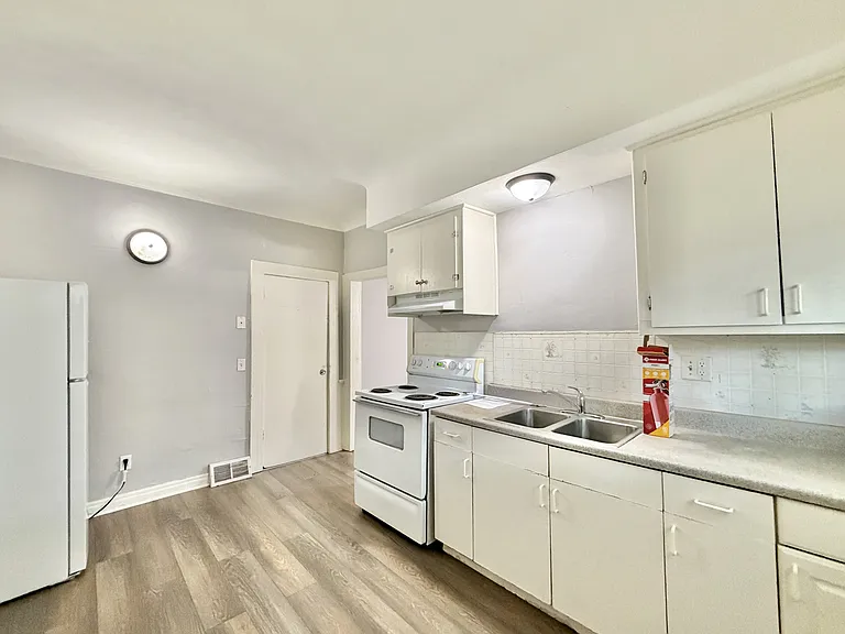 330 Lincoln St #2 — Photo 10