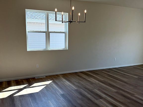5th image of 2203 E Golden Gate Dr