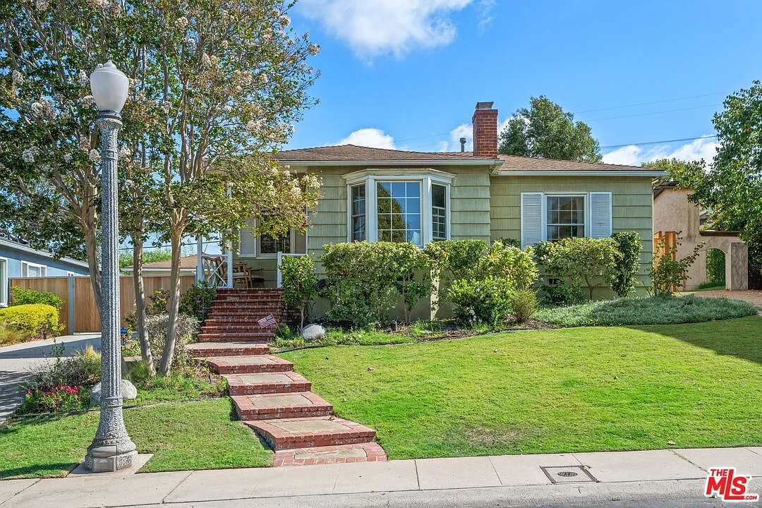3 bed, 2.0 bath, 1309 sqft, $7,500 — Photo 1