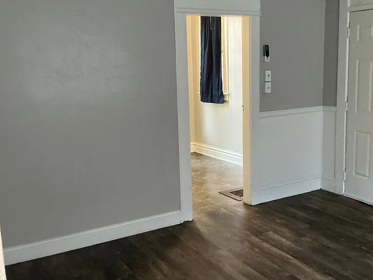 2411 Fox Ave — Photo 5