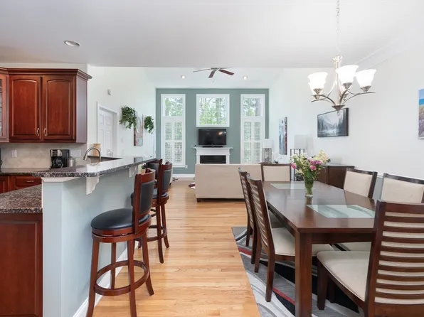 54 Pondside Dr #54, Bolton, MA 01740