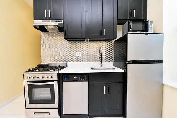 Rented by Bohemia Realty Group | media 18